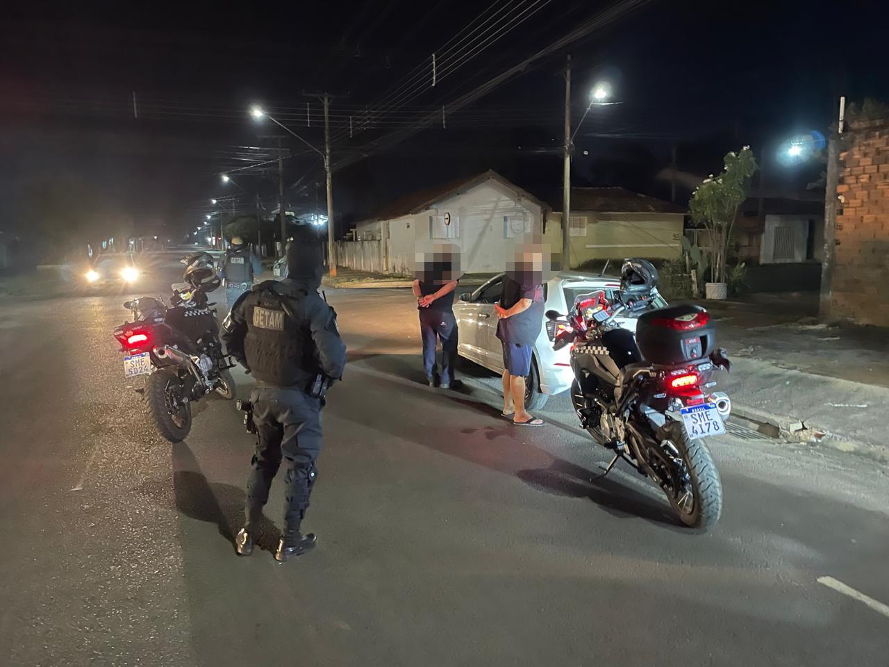 “Amigos até o último gole”: dupla embriagada dirige carros na contra mão, desacata equipe do Getam e acabam presos em Três Lagoas