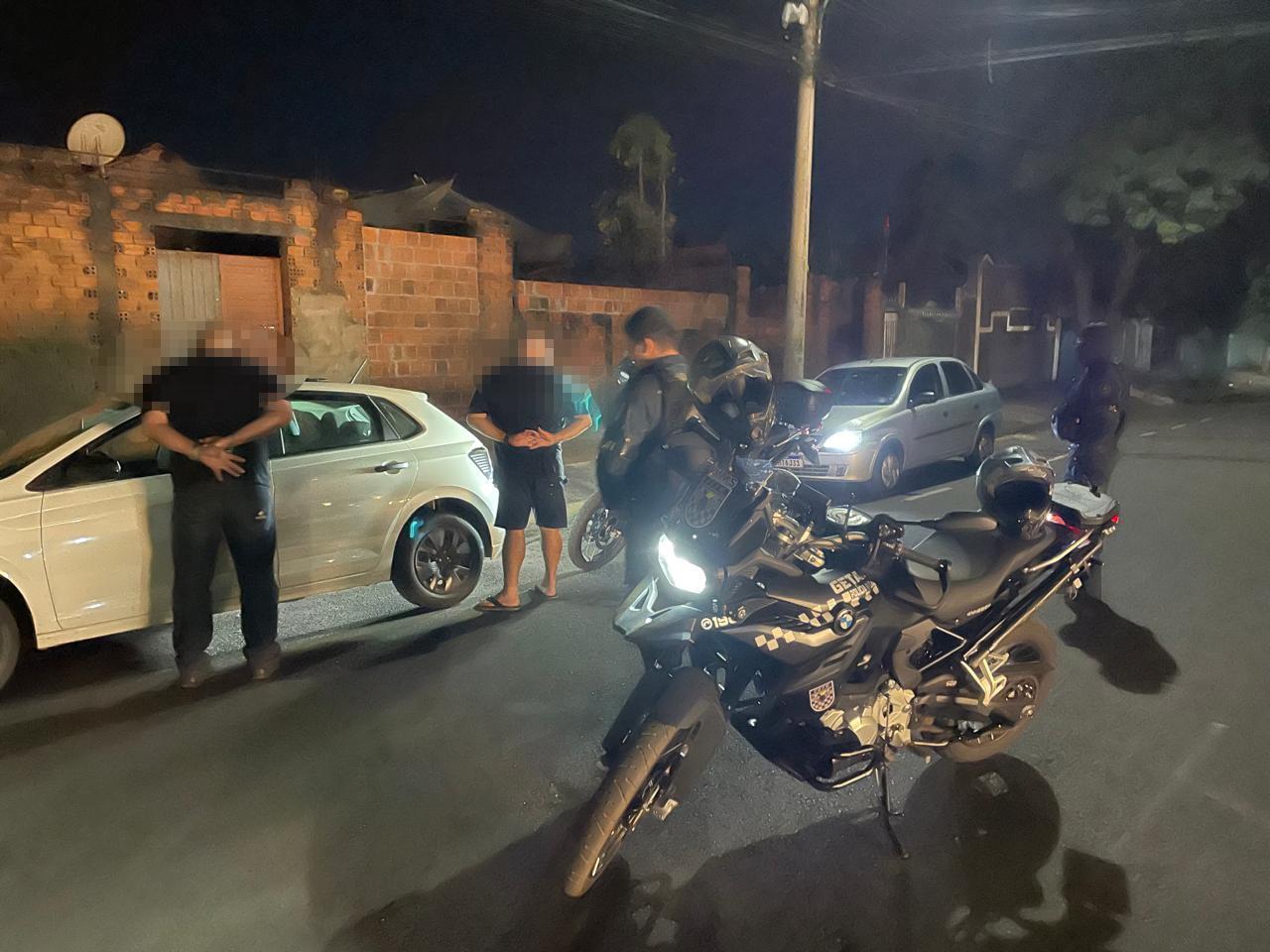“Amigos até o último gole”: dupla embriagada dirige carros na contra mão, desacata equipe do Getam e acabam presos em Três Lagoas