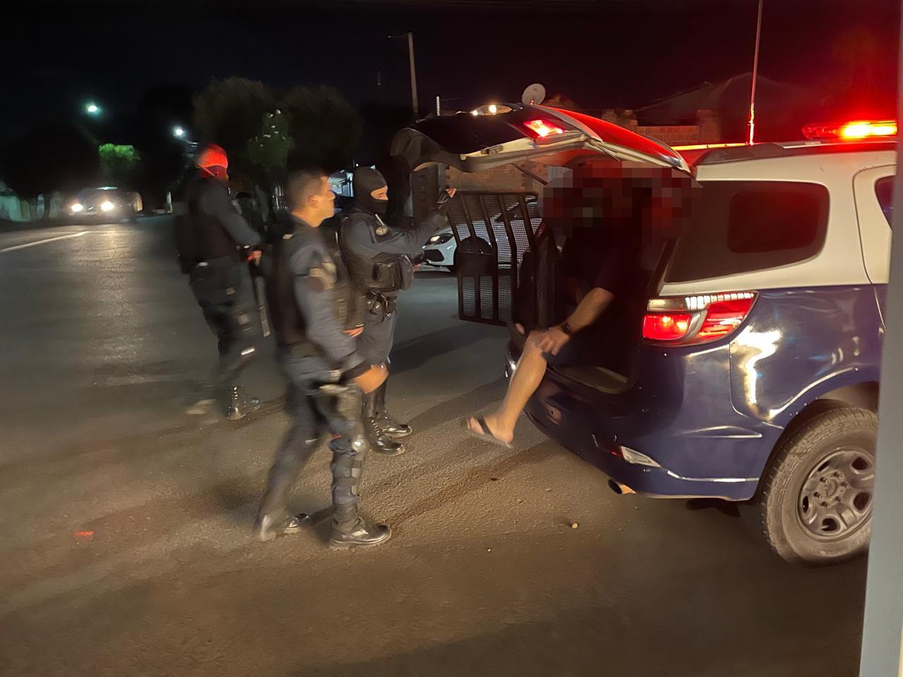 “Amigos até o último gole”: dupla embriagada dirige carros na contra mão, desacata equipe do Getam e acabam presos em Três Lagoas
