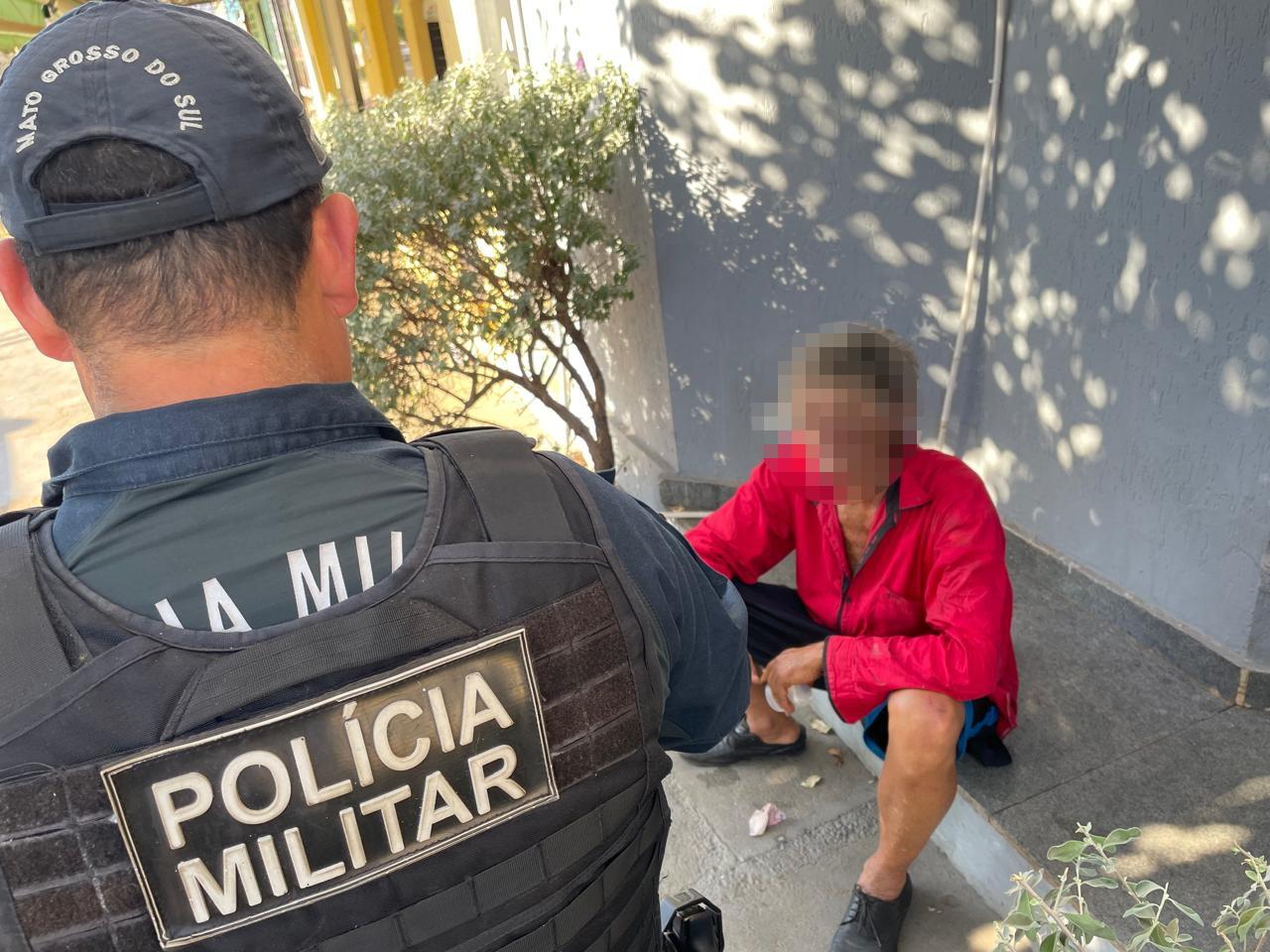 PM salva idoso alcoolizado que se jogava na frente de carros em avenida movimentada de Três Lagoas