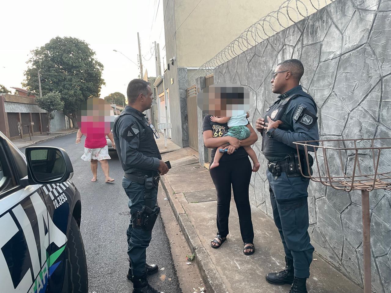 Veja o vídeo: Padrasto embriagado esquece onde deixou criança para ir ao mercado e aciona PM achando que ele foi raptado em Três Lagoas