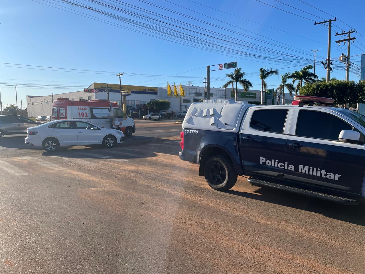 Ciclista é arremessada contra para-brisa de veículo em acidente na BR-262 em Três Lagoas e sofre suposto traumatismo craniano 