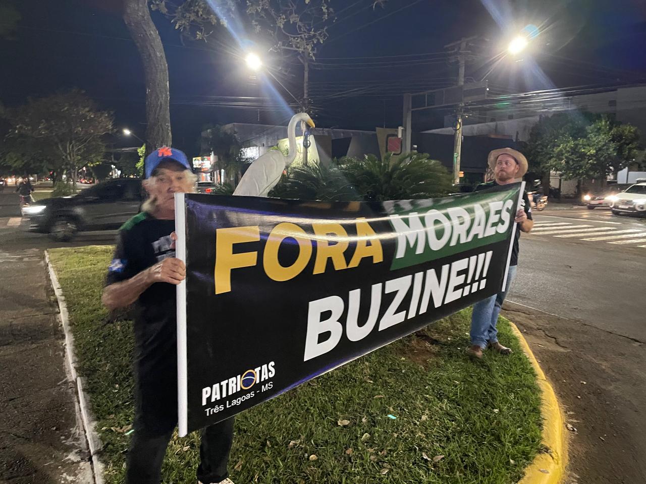 Manifestantes realizam “buzinaço” em Três Lagoas com críticas ao STF e pedidos de anistia