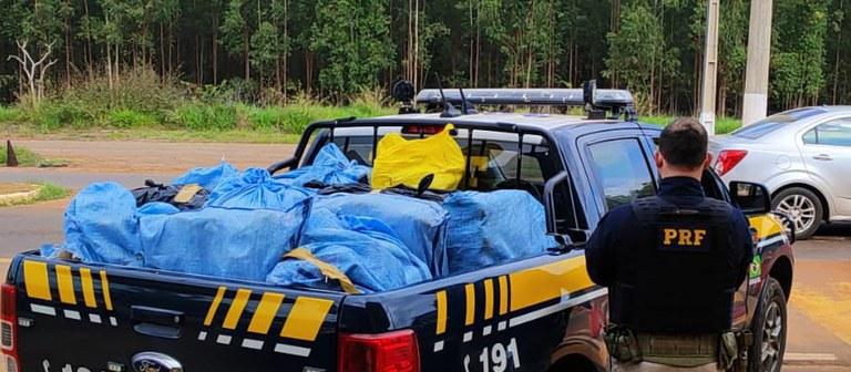 Caminhão de recicláveis escondia quase 370 kg de drogas e é interceptado pela PRF em Três Lagoas Caminhão de recicláveis escondia quase 370 kg de drogas e é interceptado pela PRF em Três Lagoas