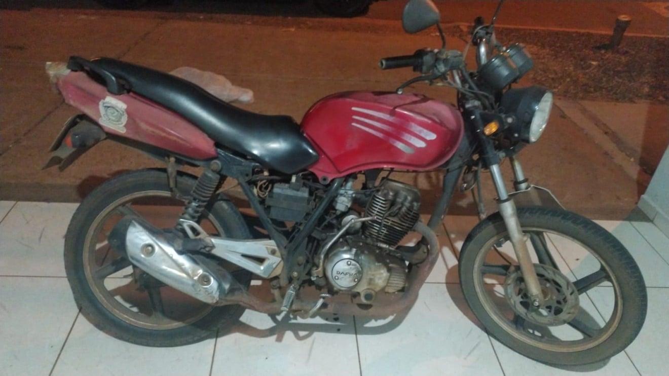 Dupla que pagou “Rolezinho” de R$ 30 acaba em fuga, apreensão de moto, prejuízo e dor de cabeça no Vila Haro em Três Lagoas