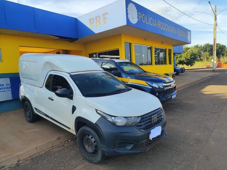 Fiat Strada furtada em São Paulo é recuperada pela PRF na BR-262 e motorista acaba preso