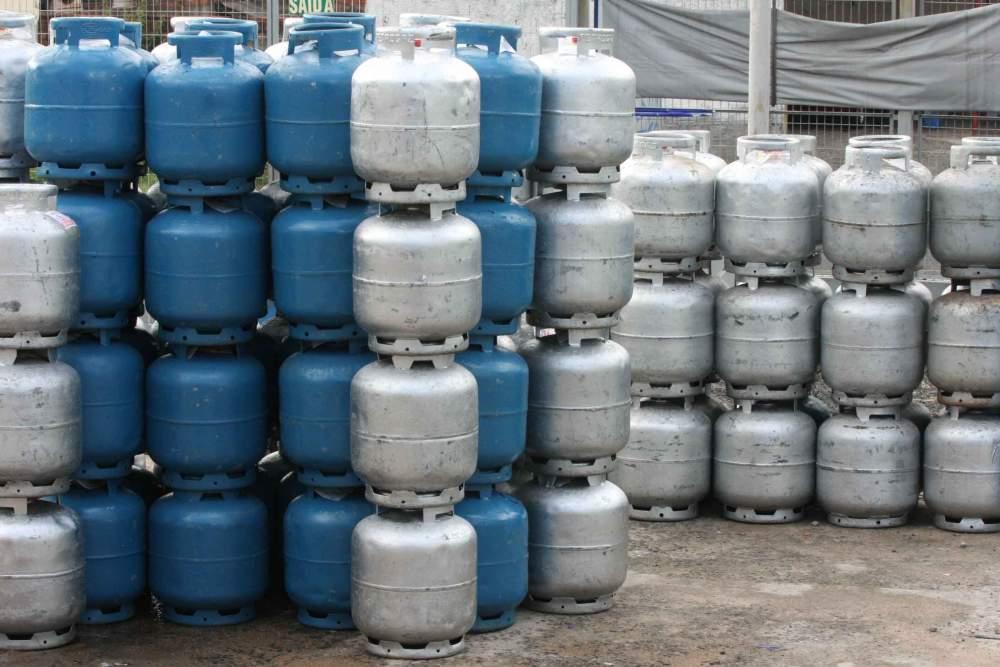 Gás de cozinha chega a R$ 128 e água mineral até R$ 15 em Três Lagoas, aponta pesquisa do PROCON Gás de cozinha chega a R$ 128 e água mineral até R$ 15 em Três Lagoas, aponta pesquisa do PROCON
