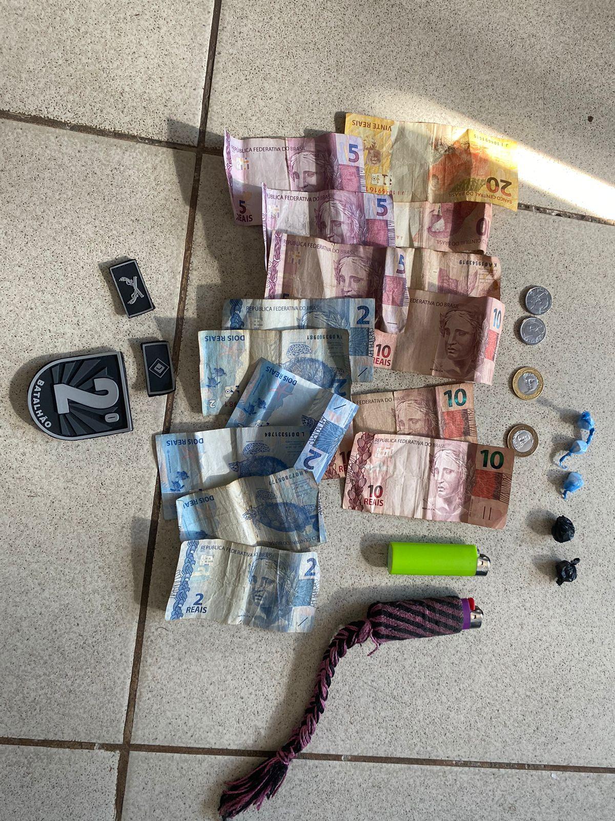 Jovem é preso por tráfico após tentar se livrar de droga no Novo Oeste em Três Lagoas Jovem é preso por tráfico após tentar se livrar de droga no Novo Oeste em Três Lagoas