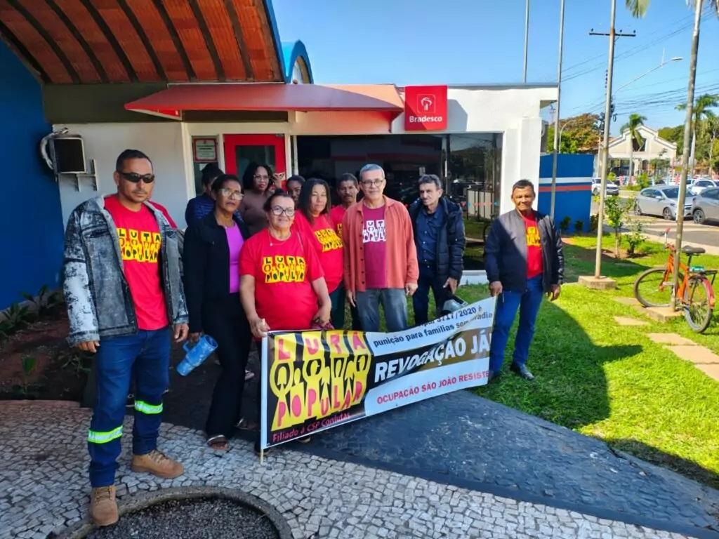 Moradores da Ocupação São João pedem revogação de Lei municipal durante reunião com a Prefeitura Moradores da Ocupação São João pedem revogação de Lei municipal durante reunião com a Prefeitura