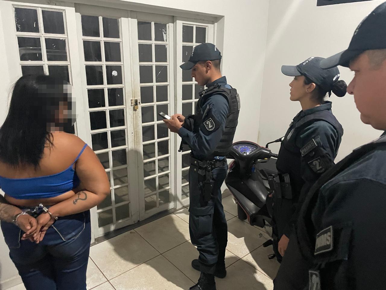Mulher é presa com revólver no Novo Oeste e disse que comprou a arma para revender e ganhar dinheiro 