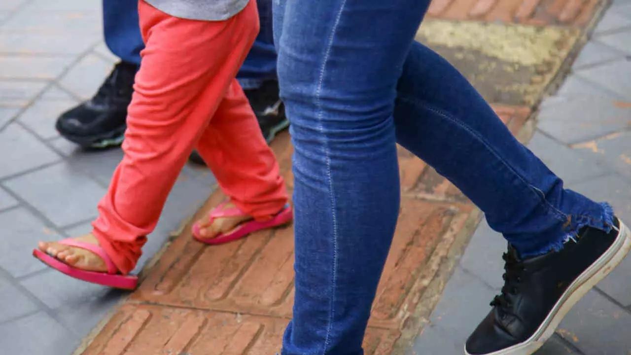 Padrasto tranca menina de 4 anos e a espanca com socos no rosto em Campo Grande Padrasto tranca menina de 4 anos e a espanca com socos no rosto em Campo Grande
