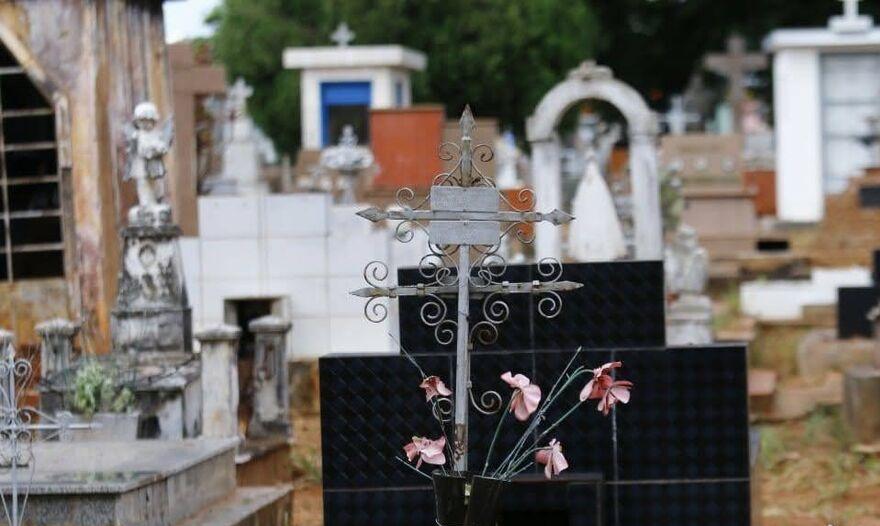 Pai de santo é denunciado por estuprar adolescente de 15 anos em cemitério de Aquidauana  