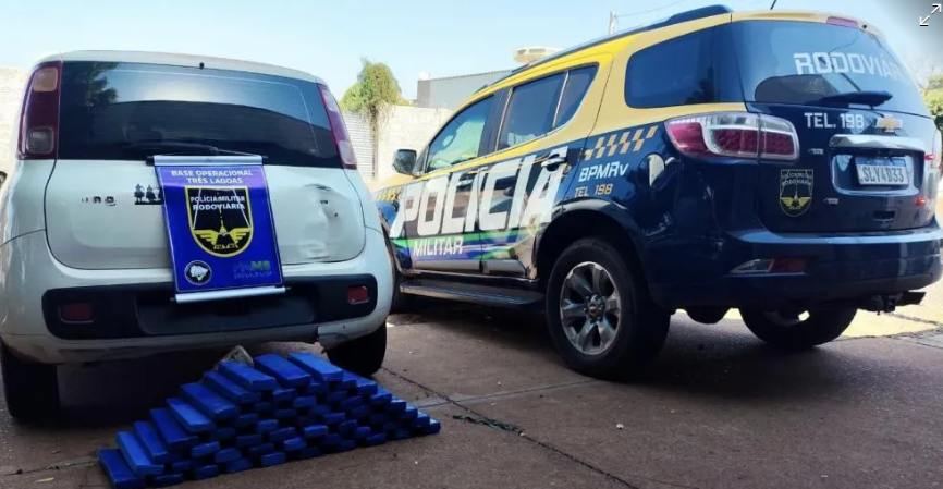 Traficante abandona carro em movimento e é preso com 45 kg de maconha: prejuízo de mais de R$ 120 mil ao crime na BR-158