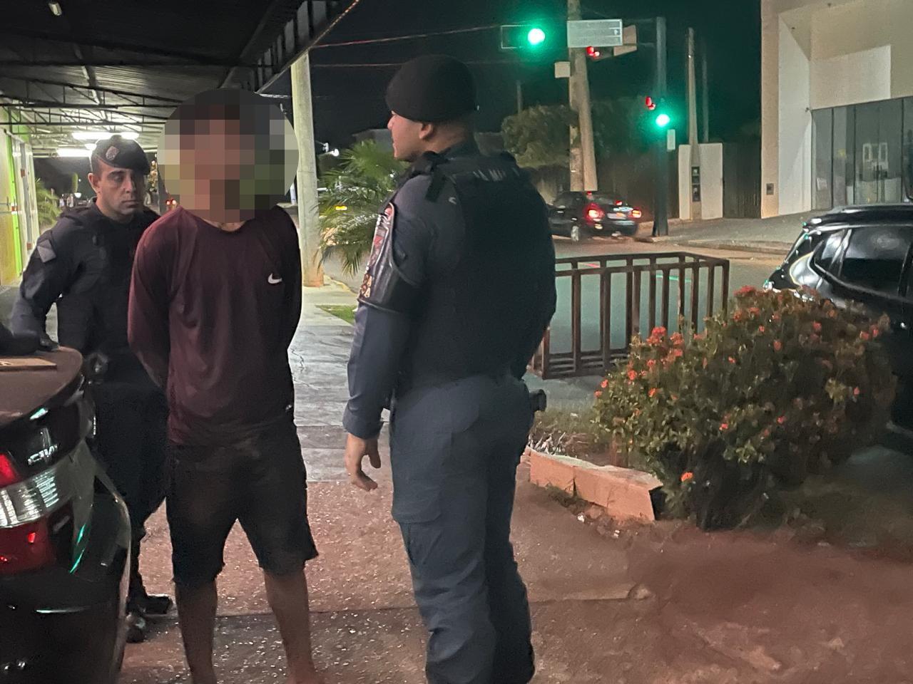 Homem em surto invade conveniência no bairro Santos Dumont ll e diz estar sendo perseguido
