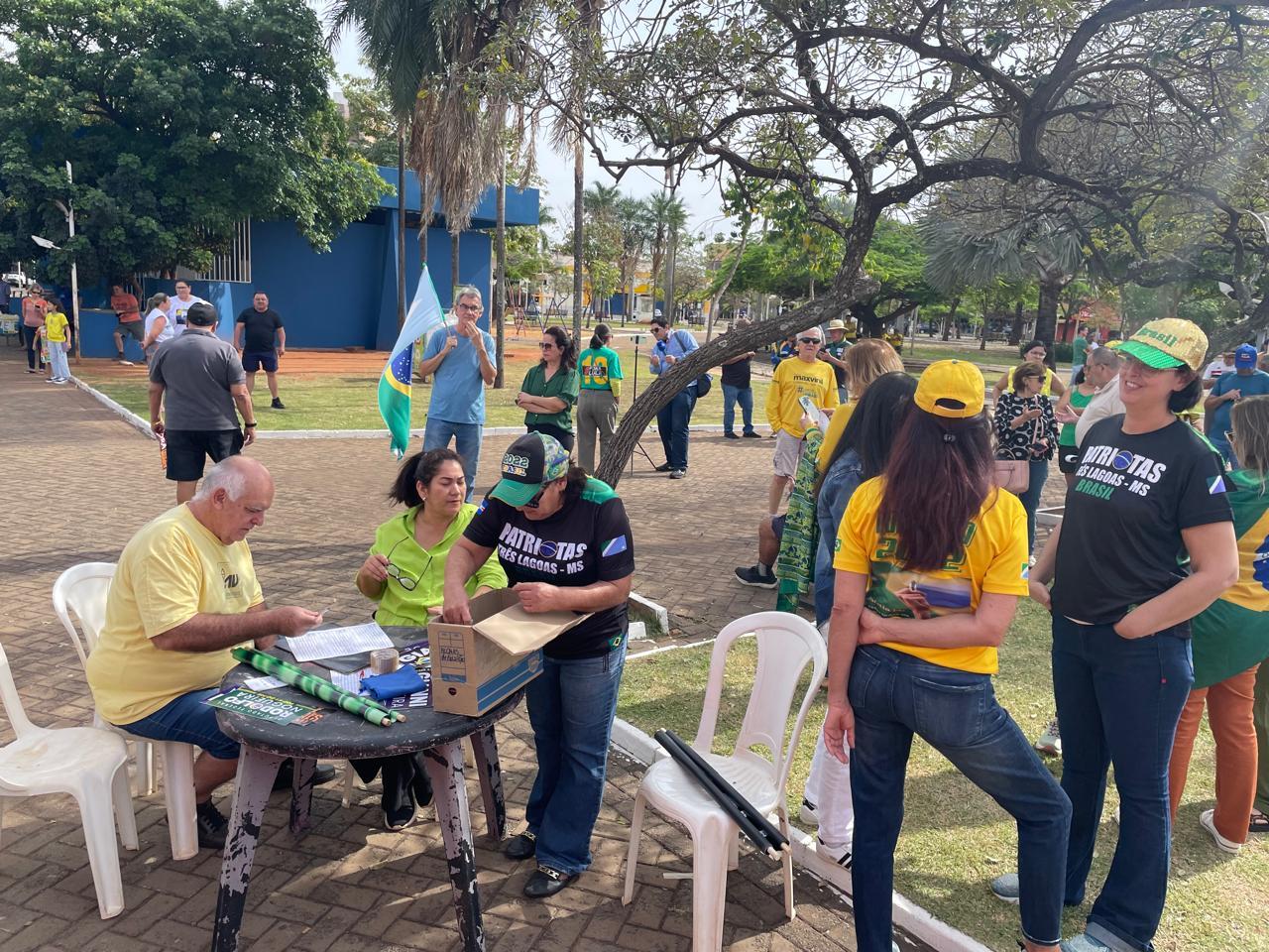 “‘Fora Lula’ e ‘Moraes ditador’: manifestação toma as ruas de Três Lagoas”