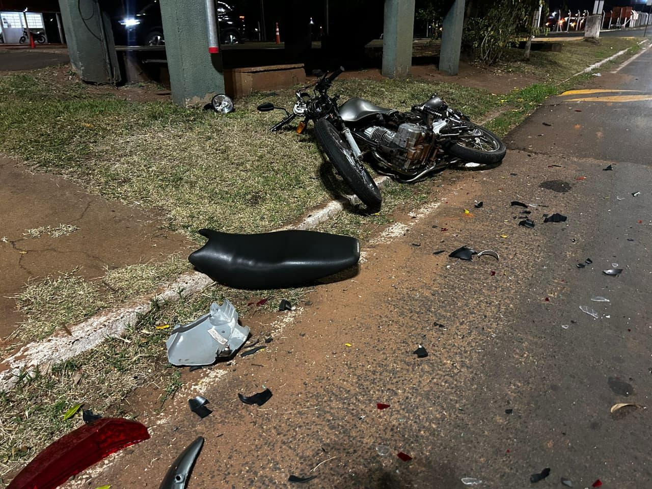 Motociclista embriagado causa acidente, foge para matagal e acaba preso em Três Lagoas
