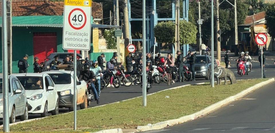 Vídeo mostra comboio de motos apreendidas durante blitz da PM em Três Lagoas