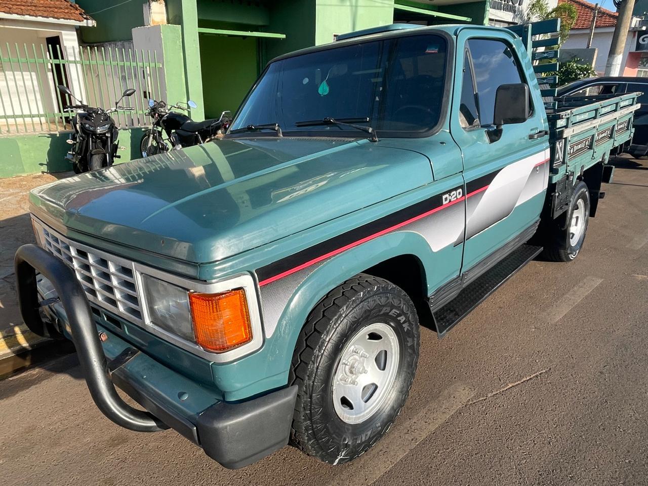 Informação publicitária: Vendo Chevrolet D-20 Custom De Luxe ano 1992