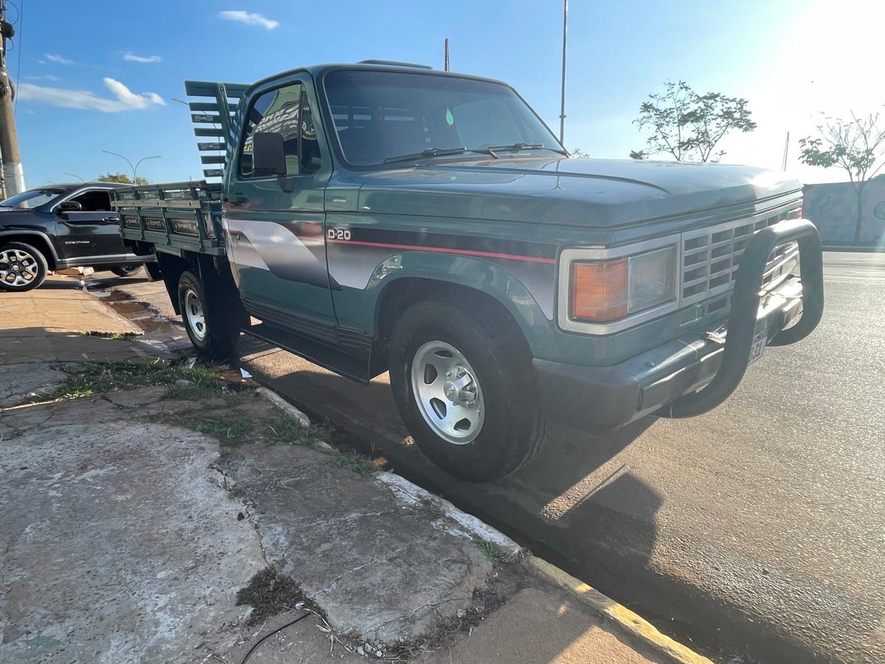 Informação publicitária: Vendo Chevrolet D-20 Custom De Luxe ano 1992