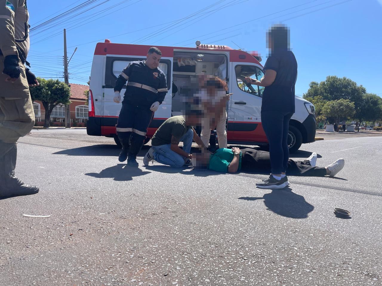 Acidente de trânsito entre bicicleta e carro deixa mulher ferida no Centro de Três Lagoas 