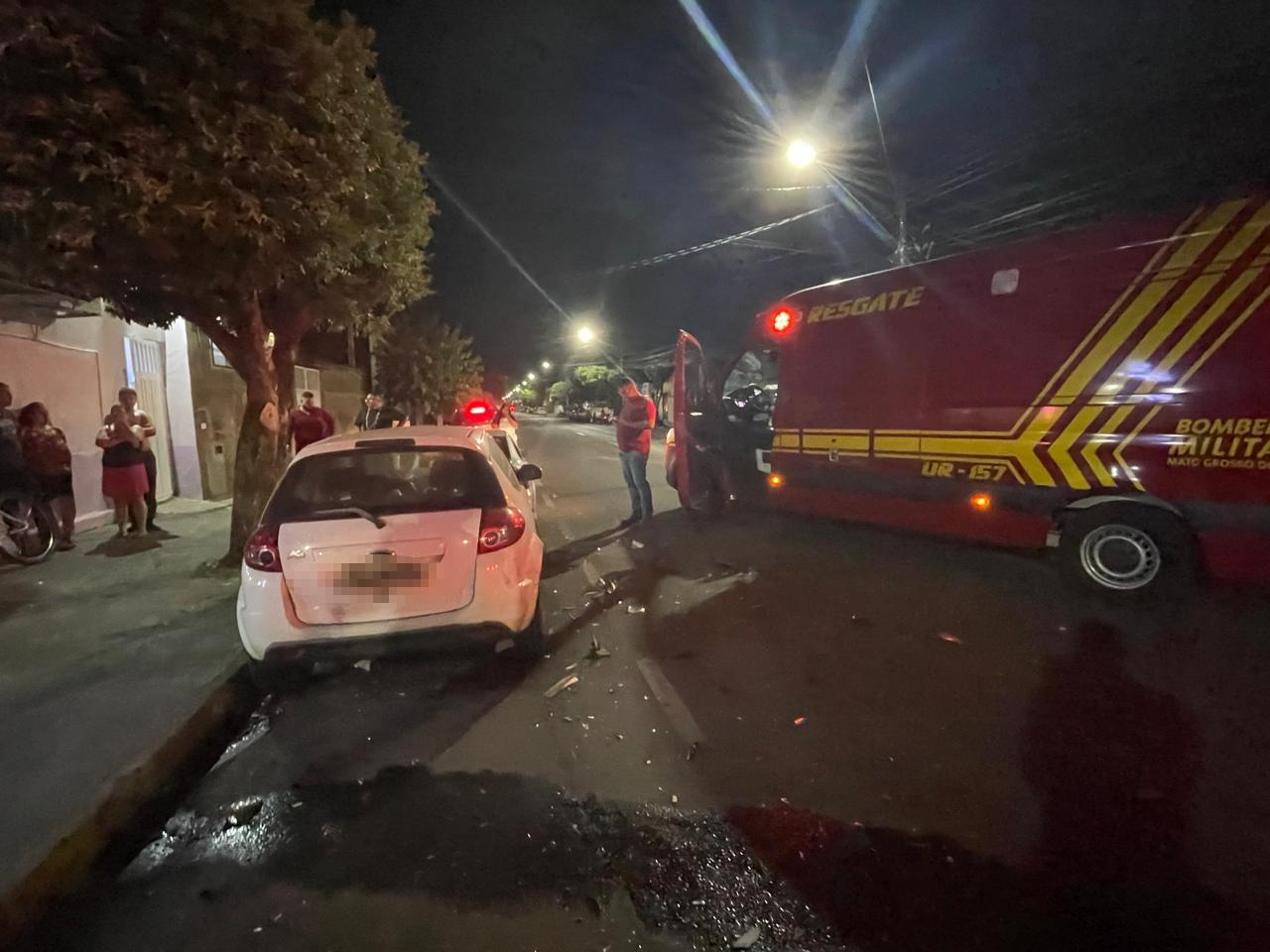Idoso de 75 anos causa acidente com três veículos e neta precisa de socorro em Três Lagoas 