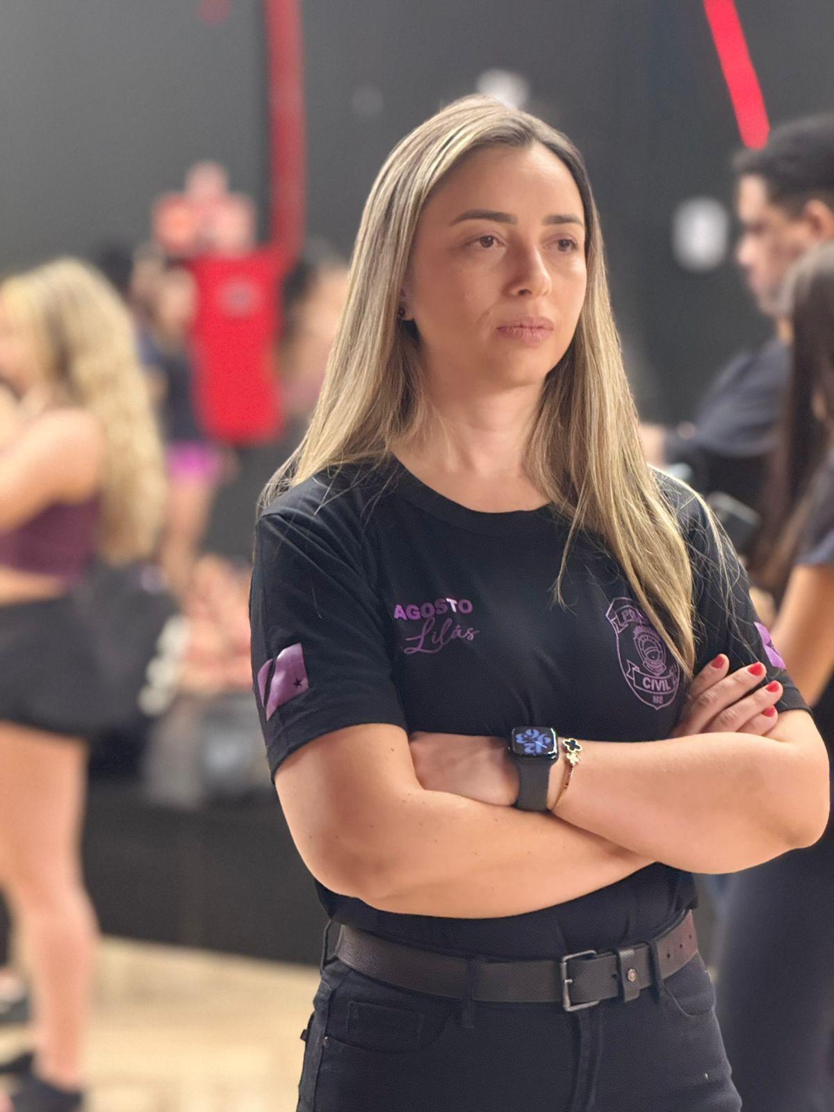 Delegada da DAM de Três Lagoas ministra palestra em evento da Sky Fit com foco no enfrentamento à violência contra a mulher e autodefesa Delegada da DAM de Três Lagoas ministra palestra em evento da Sky Fit com foco no enfrentamento à violência contra a mulher e autodefesa