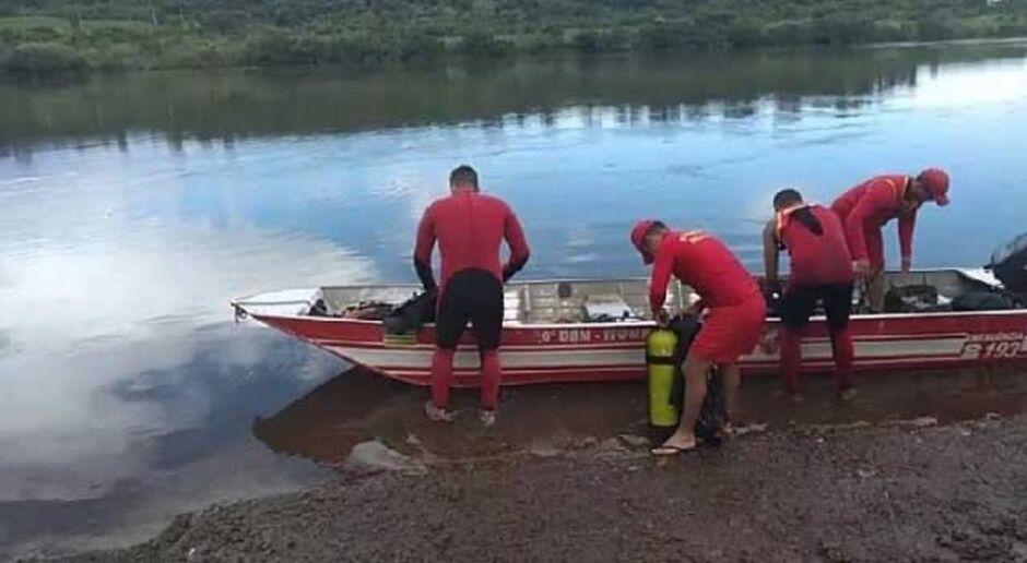 Bombeiros de Três Lagoas retomam buscas por jovem baiano desaparecido no Rio Verde