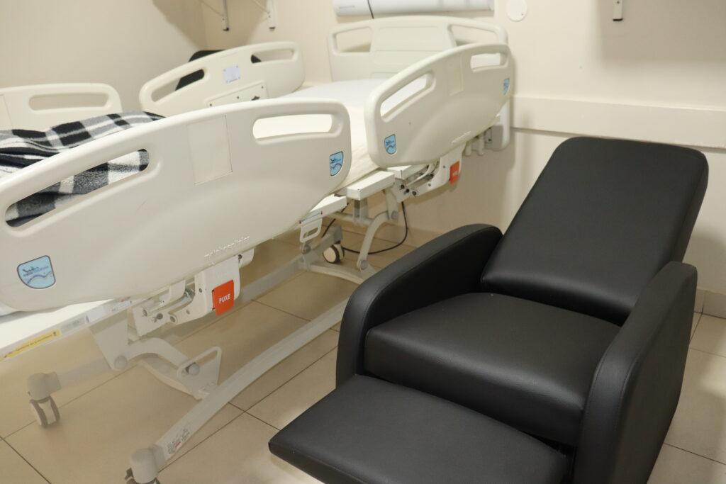 Hospital Auxiliadora: 14 novas poltronas para acompanhantes são adquiridas com recursos da 6ª Costelada Beneficente