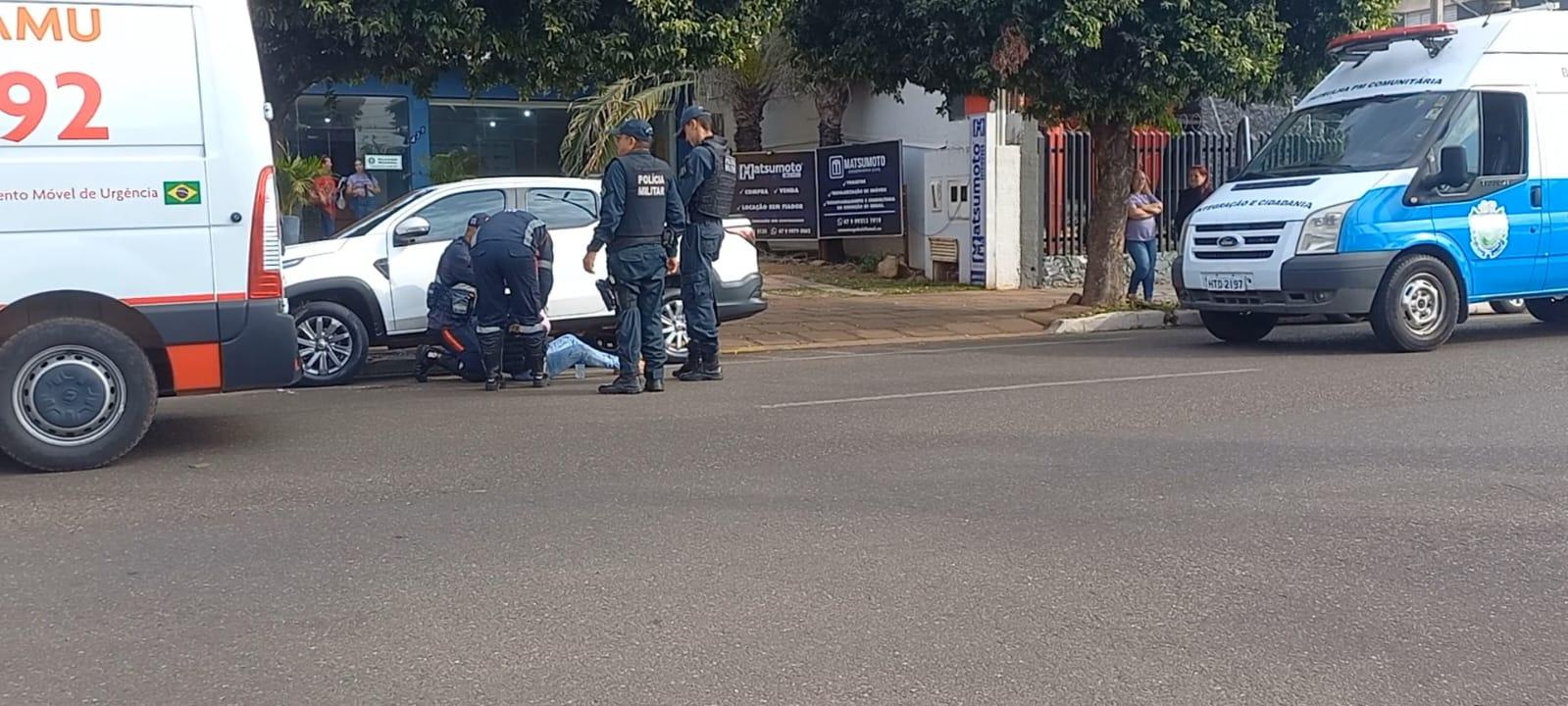 Jovem de 18 anos pula de bicicleta elétrica em movimento e sofre ferimentos no Centro de Três Lagoas Jovem de 18 anos pula de bicicleta elétrica em movimento e sofre ferimentos no Centro de Três Lagoas