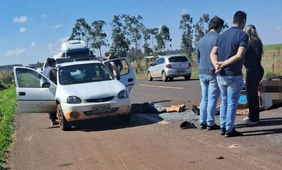 Acidente entre moto e carro deixa um morto e outro ferido na MS-164 Acidente entre moto e carro deixa um morto e outro ferido na MS-164