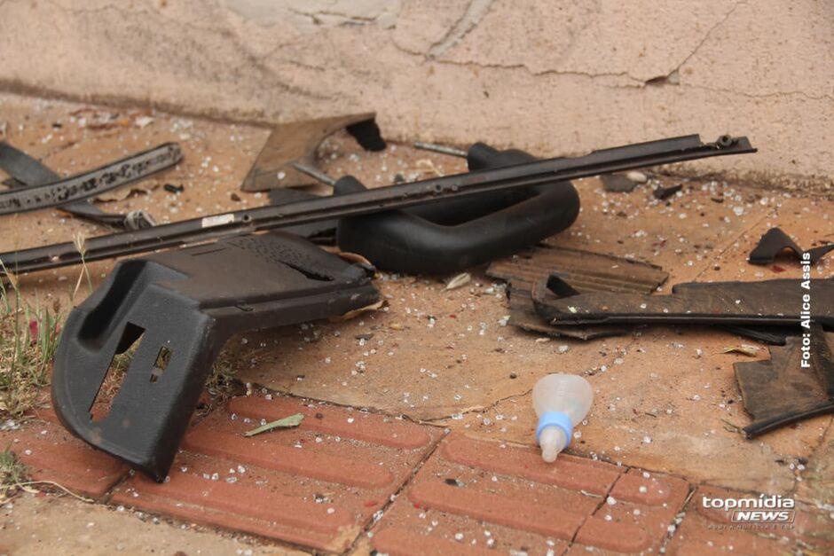 Acidente que terminou com morte de criança deixou rastros de destruição no Tijuca em Campo Grande
