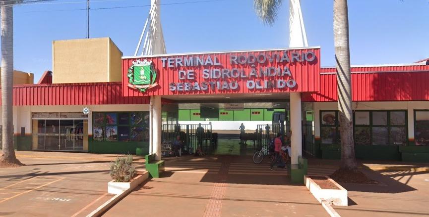 Adolescente autista é abandonado em rodoviária por motorista de ônibus em Sidrolândia 