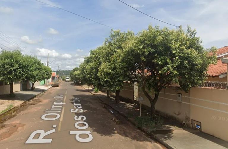 Bêbado, homem senta no meio da rua e morre ao ser atropelado por carro em Cassilândia-MS  