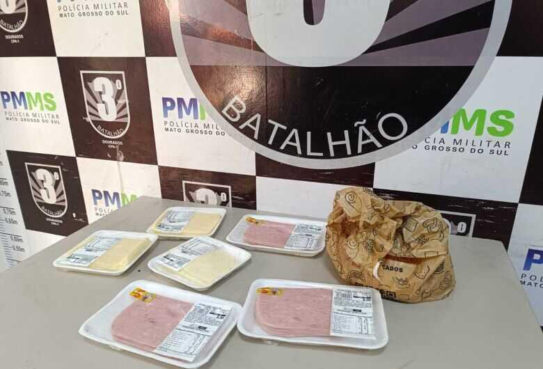 Com fome, venezuelano é preso por furtar queijo, presunto e salgado de mercado em Dourados-MS