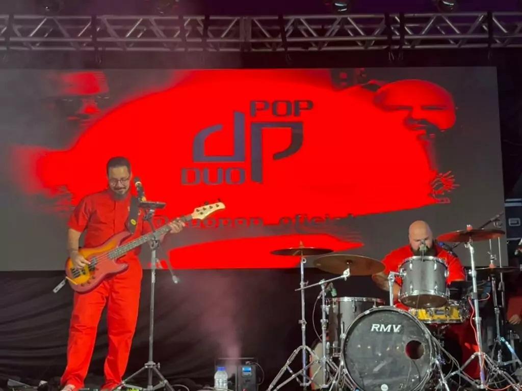 Duo Pop presta homenagem para 
