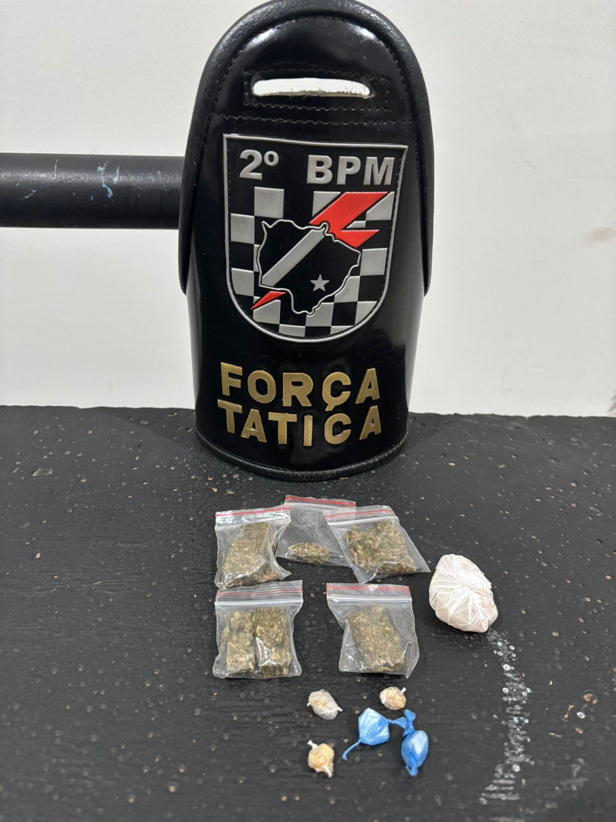 Força Tática flagra e prende suspeito de tráfico com maconha, crack e cocaína no Novo Oeste Força Tática flagra e prende suspeito de tráfico com maconha, crack e cocaína no Novo Oeste