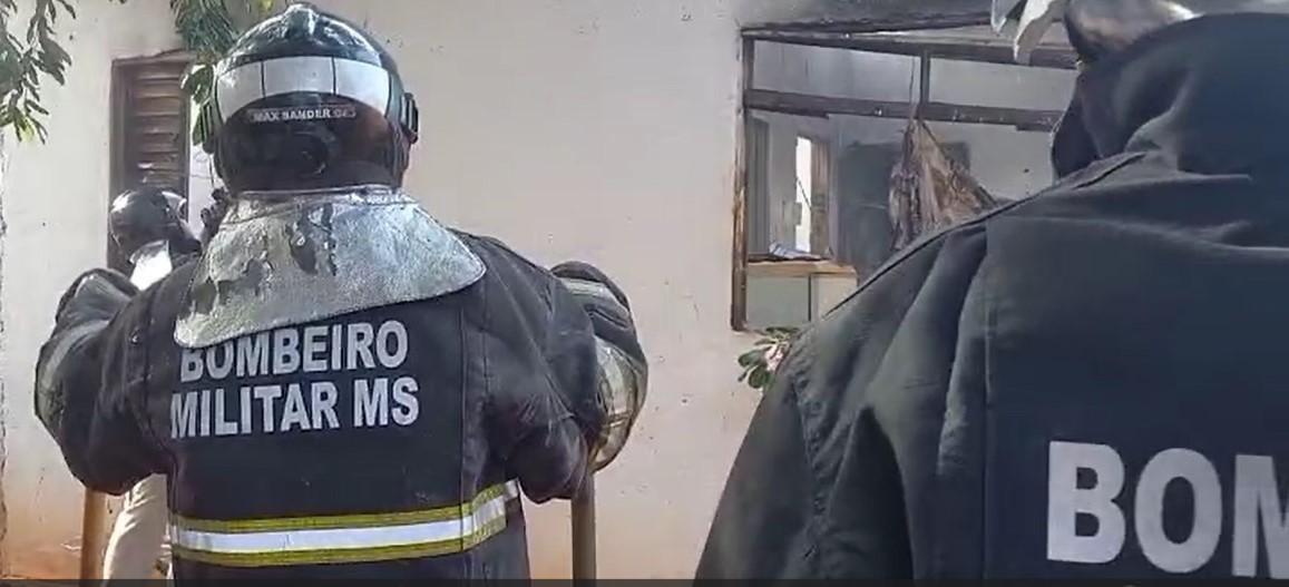 Homem é preso por bater na esposa e atear fogo em residência no bairro Vila Piloto em Três Lagoas