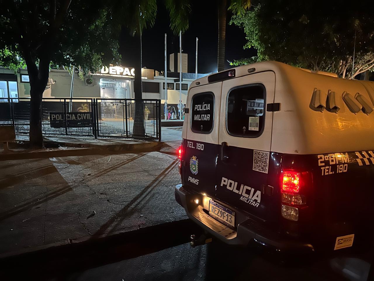 Ladrão pula muro, cai, machuca a cabeça e depois ameaça moradora com faca em Três Lagoas 