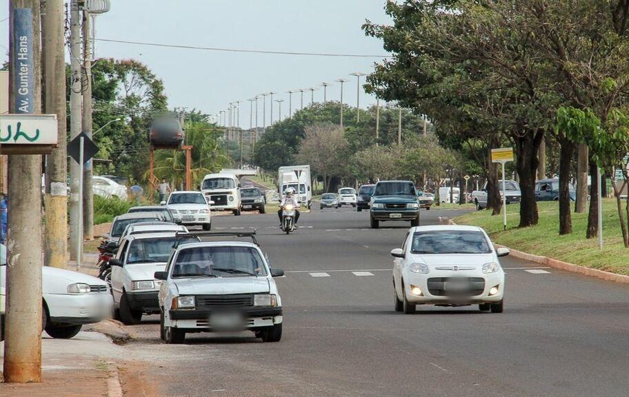 Motociclista bate em árvore e morre na Gunter Hans em Campo Grande