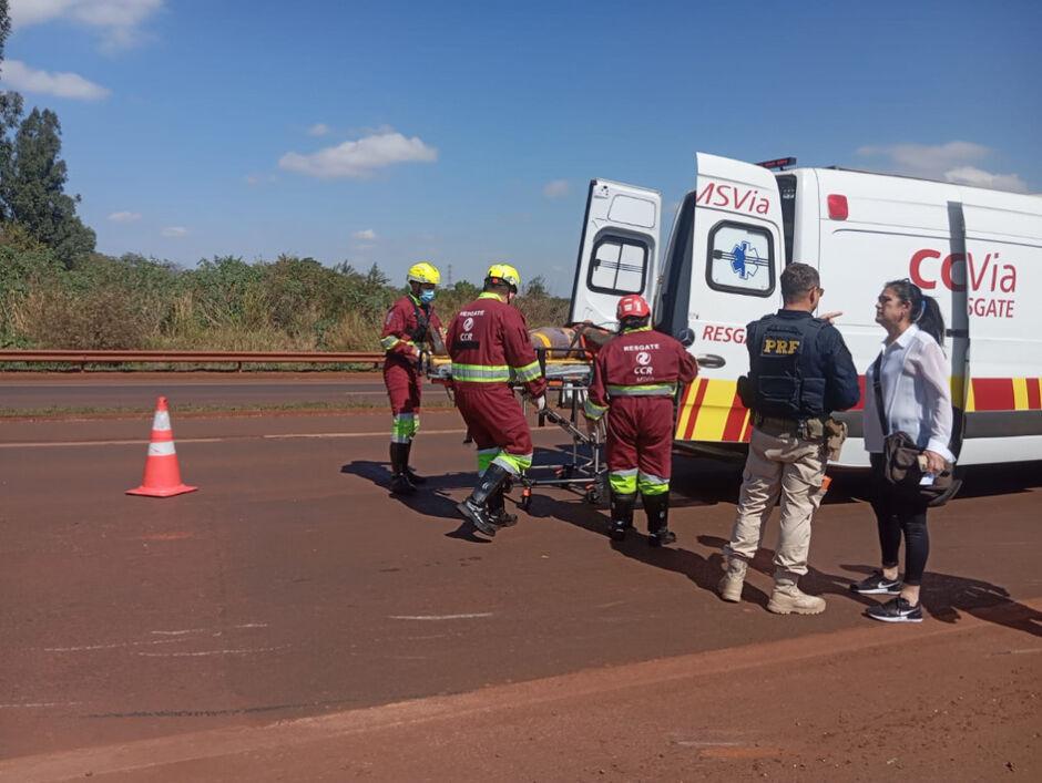 Em Dourados, motociclista cai e é atingido por botijões de gás na BR-163 Em Dourados, motociclista cai e é atingido por botijões de gás na BR-163