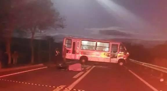 Motociclista morre ao bater contra micro-ônibus na MS-156, em Amambai  