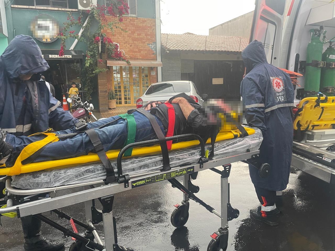 Motociclista tenta desviar de carros e sofre acidente no Centro de Três Lagoas