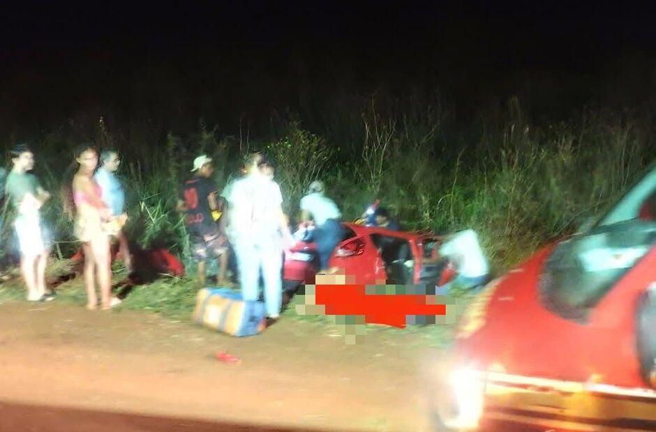 Mulher morre e quatro ficam feridos em acidente entre carro e ônibus em Rio Brilhante-MS