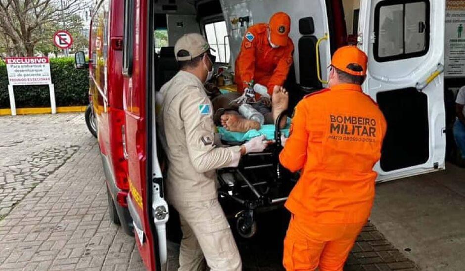 Pai de santo é esfaqueado dentro de casa em Coxim-MS
