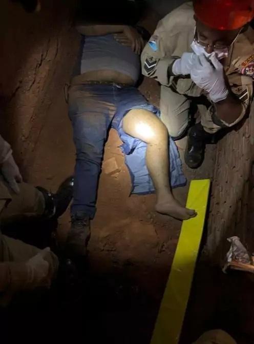 Motociclista que cai em vala de obra em Três Lagoas é socorrido pelos bombeiros Motociclista que cai em vala de obra em Três Lagoas é socorrido pelos bombeiros