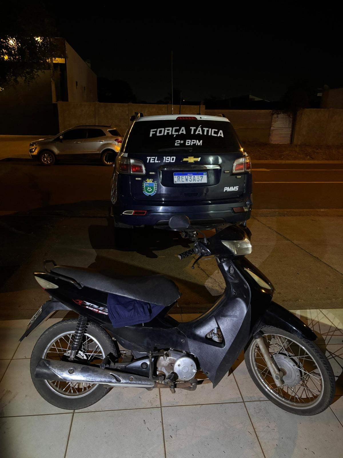 Dupla confusão no Jardim Imperial: PM prende homem com cocaína e precisa conter irmão que tentou impedir abordagem Dupla confusão no Jardim Imperial: PM prende homem com cocaína e precisa conter irmão que tentou impedir abordagem