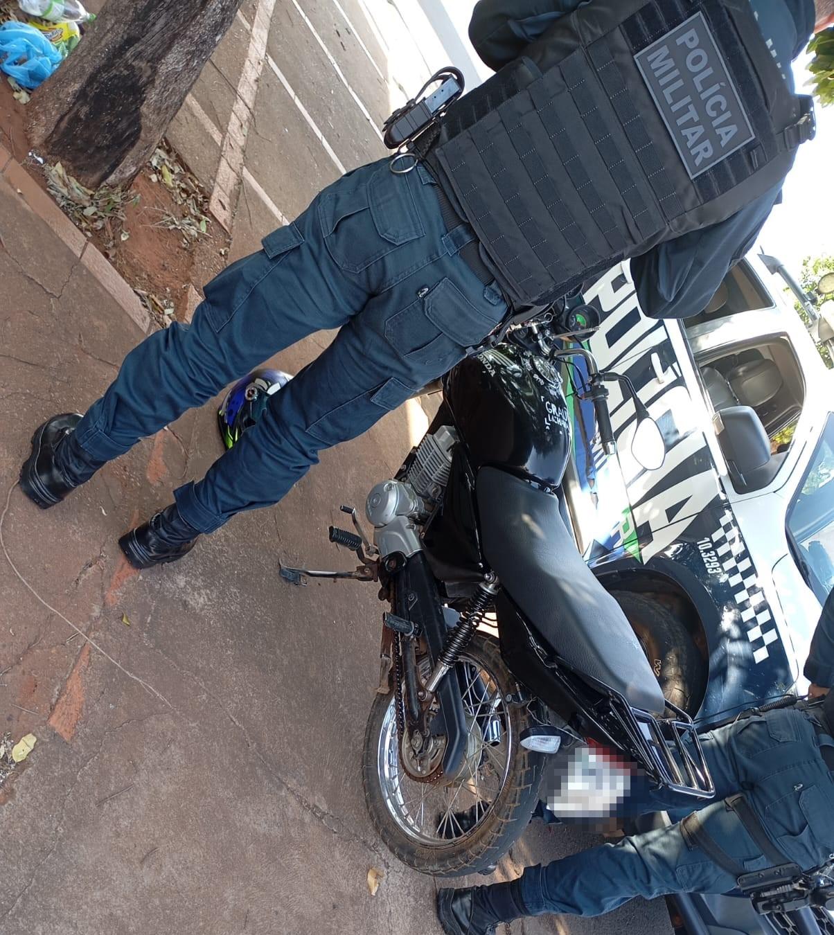 Fiscalização da PM acaba com farra de menor em moto barulhenta no trânsito de Três Lagoas