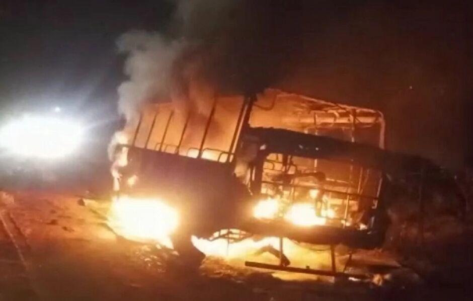 Motorista Salva Alunos de micro-ônibus em Chamas em Nova Andradina 