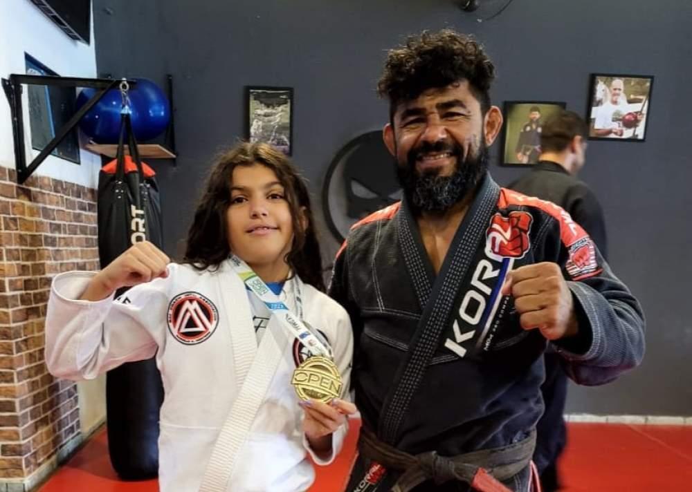  Pequena gigante: Atleta de Três Lagoas, de apenas 11 anos, busca apoio para representar o Brasil no Mundial de Jiu-Jítsu em Abu Dhabi
