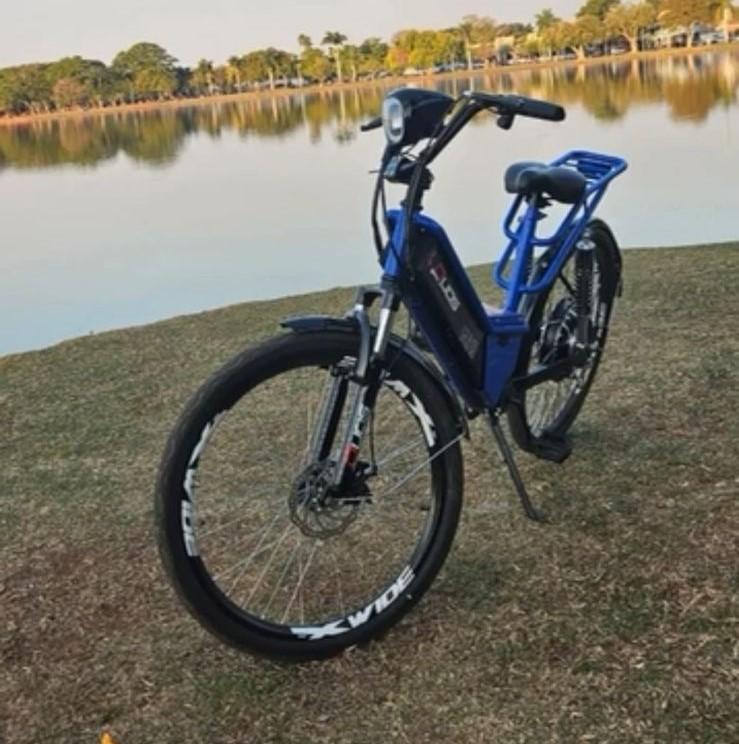 Jovem tem bicicleta elétrica roubada sob mira de arma no Santos Dumont; polícia busca dupla e reforça denúncias